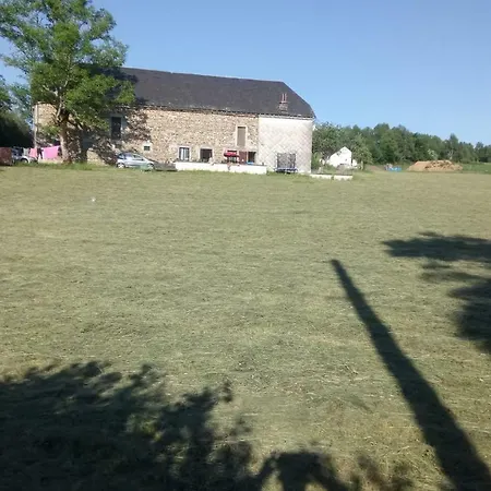 Les Chaumeix 度假居 Prondines