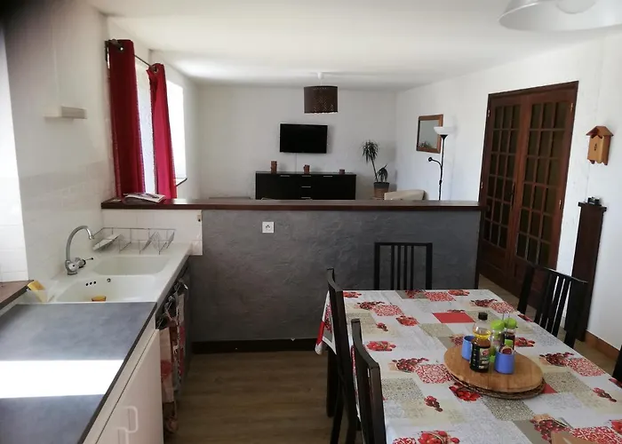 Les Chaumeix 度假居 *