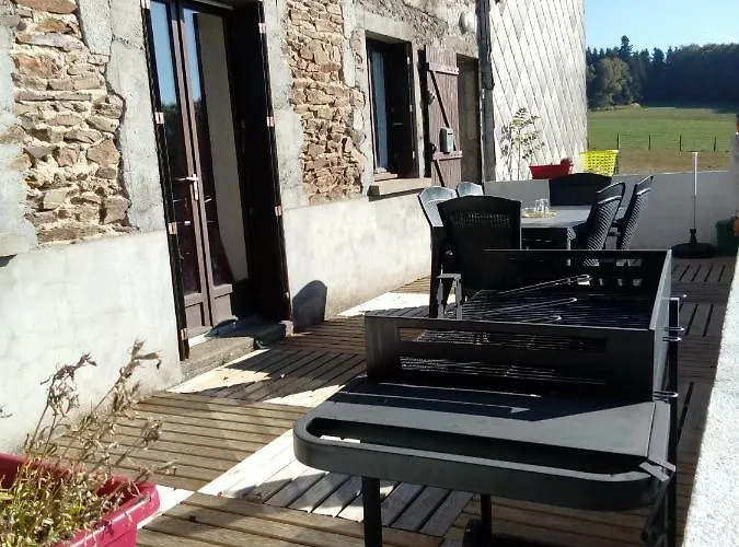 Les Chaumeix 度假居 Prondines